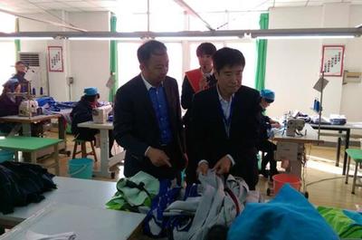 中国学生服饰研发中心在青岛揭牌 引领产业升级